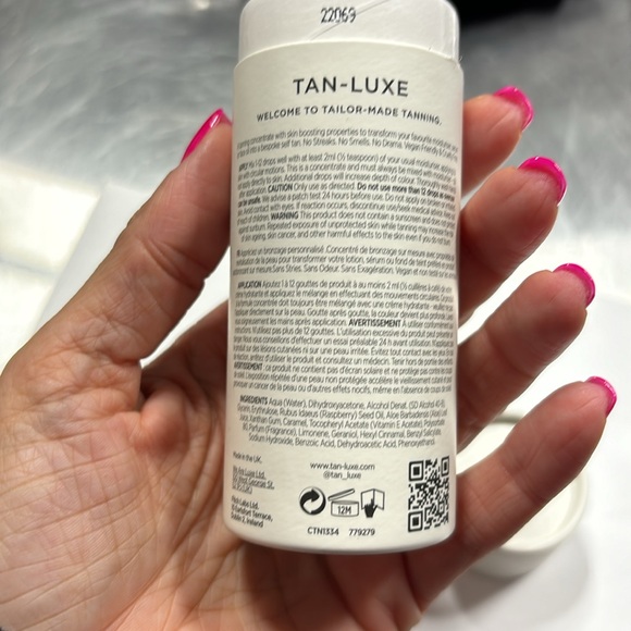 Tan-Luxe the face Illuminating self tan drops